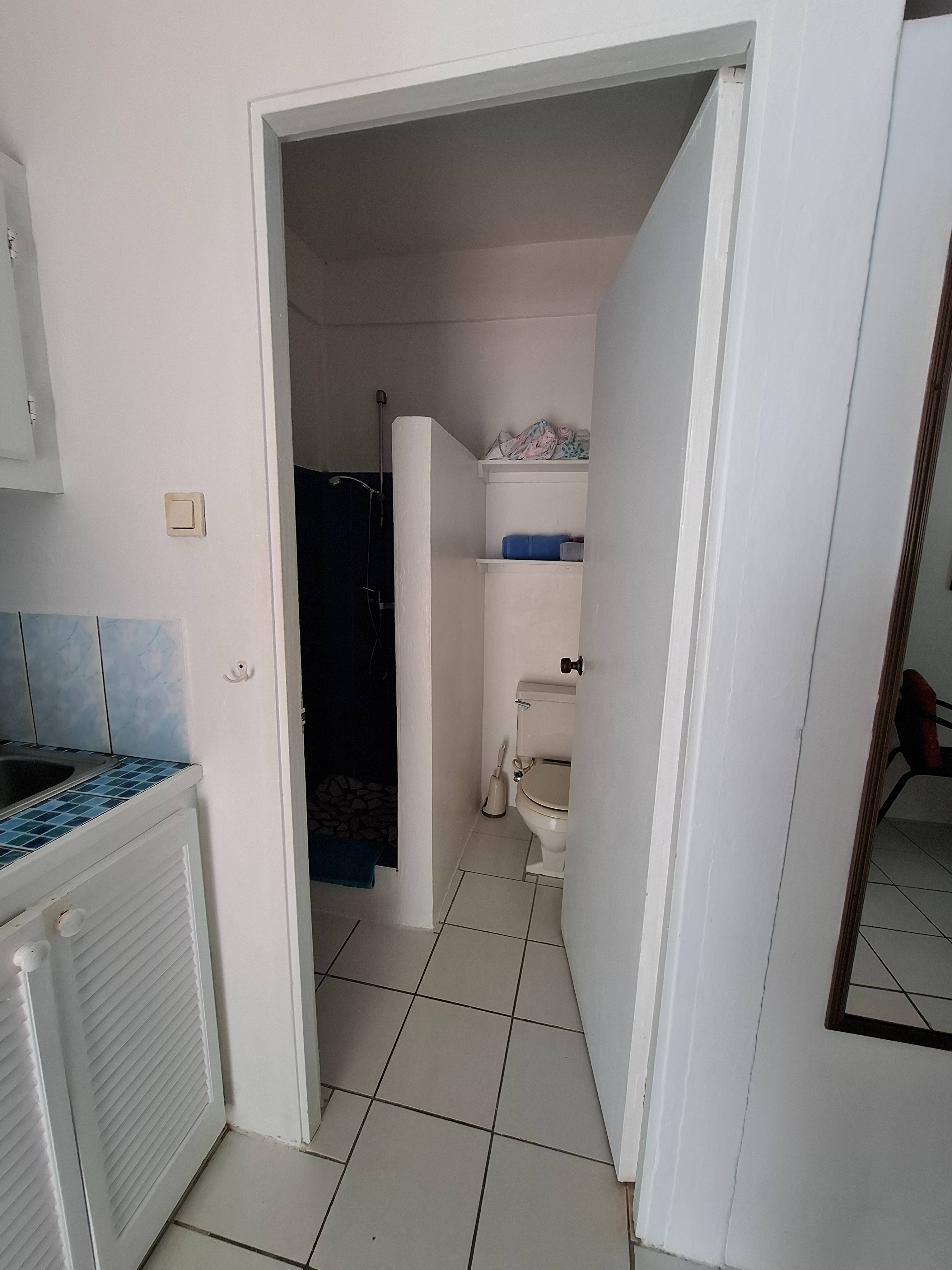 Shower WC – Apartment 4 at Apartment Espoir, Saint Lucia